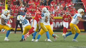 Chamarri Conner sacks Justin Herbert for 8-yard loss - Chiefs.com