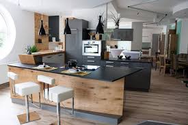 Moderne küche auf engem raum. Arbeitsplatte Mit Theke Bar Oder Als Tisch Schone Ideen Und Bilder Fur U Form Kuchen Kuchenfinder