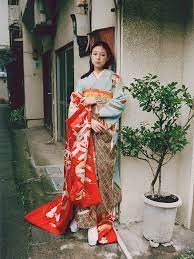 You can press the seam allowance down and stitch in the ditch through the seam line for added stability to the seam. From Japan To Norway A New Generation Embraces The Kimono Financial Times