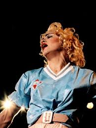 Clube espanhol faz campanha para recuperar camisa usada por Madonna