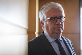 Obteve a sua licenciatura em direito,. Eduardo Cabrita Diz Que Epoca De Incendios Esta A Correr Bem