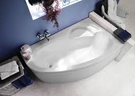 Une Baignoire Rectangulaire Dans Votre Salle De Bains Leroy Merlin Baignoire Asymetrique Baignoire Baignoire Gain De Place