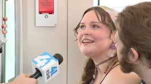 Riders, UMKC react to opening date of streetcar's Main Street Extension