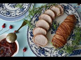 Asezam muschiuletul pe o folie de. Muschiulet De Porc Invelit In Bacon La Cuptor I Reteta Video Youtube