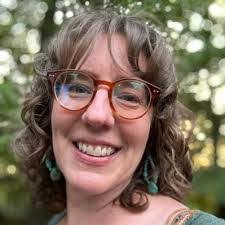 Elle Dowd's Instagram, Twitter & Facebook