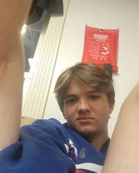 🥩 DAY TSTCA MEET @WestMifflin getting ready to run these pr's. #cold  #tstca #meetday #track #cmonbrad #letsgocv #poe #falloff