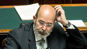 Si diploma nel 1990 ed in seguito si iscrive all'università, seguendo un corso di matematica a palermo. Vito Crimi E Un Enigmista Il Foglio