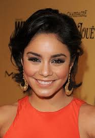 Add some shape and definition to your afro with the addition of a stylishly subtle side part. Vanessa Hudgens Short Black Flip Hairstyle Haar Styling Styling Kurzes Haar Frisuren