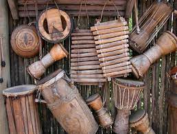 Tenun berasal dari sumatera selatan yang terbuat dari kayu yang berbentunk segitiga. 13 Alat Musik Sulawesi Selatan Gambar Beserta Penjelasan Lengkap