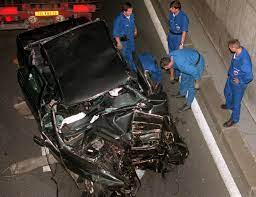 Princess diana passed away in a tragic car accident in august 1997, and it's hard to believe that she has been gone for 20 years. Death Of Diana Times Journalists Recall Night Of The Crash The New York Times