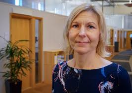 Här har ni en ledare som med humor och professionalitet leder en skara  skickliga människor. Heja Ebba Gierow!