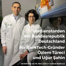 Der mitgründer des impfstoffentwicklers biontech, ugur sahin, hält es für möglich, dass der impfstoff noch in diesem jahr in den usa oder in europa oder in beiden regionen zugelassen wird. Biontech Founders Receive One Of Germany S Highest Honors News Dw 26 02 2021