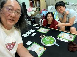 Post-Hegemony mega session and dinner, we cooled down with Karesansui, from  Eagle-Gryphon Games (yes, they also publish other non-Lacerda games 😜).  Before we started, I asked Cindy and Iyvon if they'd played