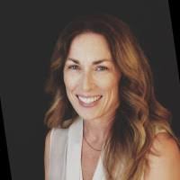 Eileen Jacobs's Instagram, Twitter & Facebook