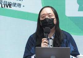 我是在社會運動者當中長大的。 他們為了民主的進程，特別奮力抗爭。 從小，唐鳳就到處搬家：每幾 唐鳳回憶： 這支廣告訊息就是：「這對你們來說太複雜，但是不用擔心，相信我們、做就對了」. 7ho33raqagvumm