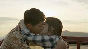 Descendants of the sun a drama about the importance of each other in times and sacrifices made by those who throw themselves to natural disasters. Descendants Of The Sun Episode 18 Korean Dramas