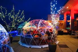 The Roof A Bar On Top On The Broadway Hotel In Columbia Mo Brings Out Heated Igloos To Keep Patrons Warm I Fun Places To Go Broadway Hotel Warm In The