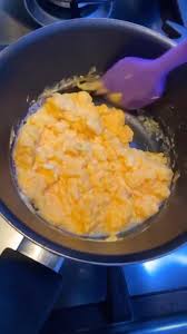 Karena ayam merupakan bahan makanan sehat yang kaya akan kandungan protein dan nilai gizi didalamnya. Resep Telur Orak Arik Tanpa Minyak Ala Ayudia Bing Slamet Lebih Sehat