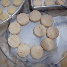 Kemudian masukkan susu dan pukul lagi. Cara Untuk Membuat Kuih Raya Biskut Bangkit Cheese Sedap Rangup Dan Cair Didalam Mulut Anda My Resepi