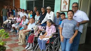 El salvador bietet viel für jene, die auf entdeckungsreise gehen! Endlich Raus Aus Dem Heim Ein Besonderer Urlaub Fur Die Alten Menschen In El Salvador News Gemeinschaft Sant Egidio