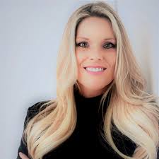 Karen Schlueter's Instagram, Twitter & Facebook