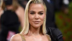 Khloé Kardashian viser frem sønnen for første gang