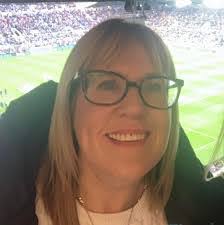 Leah Broomfield's Instagram, Twitter & Facebook