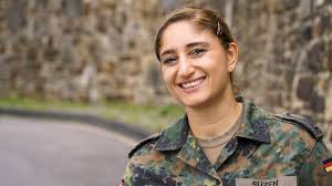 The states of germany are not allowed to maintain armed forces of their own. Als Muslima Bei Der Bundeswehr Fur Hulya Kein Widerspruch Swr Heimat