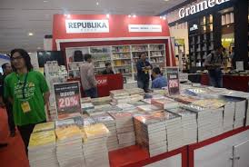 Dewan kesenian kota pekalongan bersama dengan komunitas pelukis pekalongan mengadakan pameran bertajuk ekspresi pelukis pekalongan yang diselenggarakan mulai tanggal 15 sampai 23 desember 2007. Iibf 2020 Pandemi Covid 19 Buka Peluang Baru Republika Online