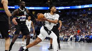 Spurs’ Stephon Castle leaves Game 4 vs. Blazers with hand injury scare