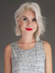 The ends curl in slightly and the part is off center. Hairstyles For Fine Blonde Hair Hairstyle Archives Womens Hairstyles Medium Hair Styles Medium Blonde Hair