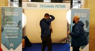 Medierea contractelor de munca in strainatate; Lucreaza Cu Photohotel In Spania Sau Grecia Job Pareri Salariu Si Atributiile Unui Fotograf Hotelier