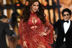 We find out how the victoria's secret model irina shayk stays in shape ahead of the vs catwalk show. Irina Shayk Pregnant With Bradley Cooper S Baby As She Covers Stomach During Victoria S Secret Debut London Evening Standard Evening Standard