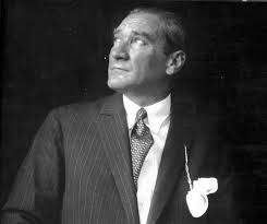 Atatürk kedvenc szórakozásai közé tartozott a lovaglás, az úszás és az olvasás; Celebrating Ataturk S