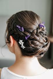 Geflochten Braune Haare Hochsteckfrisur Brautfrisur Lavendel Haarschmuck Haarschmuck Braut Hochzeitsfrisuren Brautfrisur