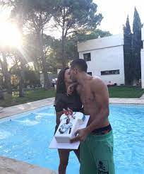 Born 6 october 1997), known as theo, is a french professional footballer who plays as a left back for italian serie. Theo Hernandez Freundin Vermogen Grosse Tattoo Herkunft 2021 Taddlr