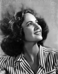 Remembering actress Virginia Grey (1917-2004), who passed away 19 years ago  today 😞🙏🏼💖. A native Californian, Grey was the daughter of director Ray  Grey (1890-1925). Sadly, her father died from pneumonia when