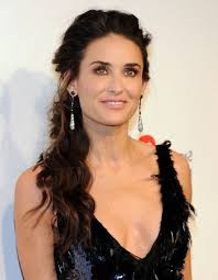 Real news, curated by real humans. Quick Easy Soft Loose Everyday Curls Demi Moore Hair Style Hairstyles Weekly