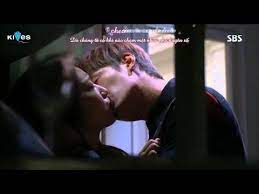 Lee Minho Admits He Regrets This Kissing Scene With Park Shin Hye In The Heirs Youtube Lee Min Ho Kiss Kissing Scenes The Heirs