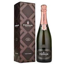 Perle nero 2010 95 wa dec18 01/12/2018. Ferrari Perle Rose Spumante Trento Doc Brut Riserva Millesimato D