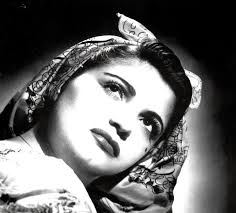 SabiasQue Myrta Silva, además de cantante, compositora, productora y actriz  era una gran percusionista. Fue la primera mujer certificada como  "timbalera" por la Unión de Músicos de los Estados Unidos y la