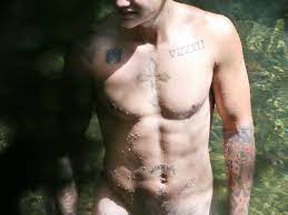 Justin Bieber uncensored naked pictures finally revealed as he strips off -  without a paddle board in sight - Mirror Online