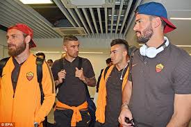 Lo schiaffo da parte di daniele de rossi ad uno degli attaccanti del genoa, lapadula, avvenuto ieri a pochi metri dalla porta difesa da allison, de rossi dà una vera e propria manata sul volto. Daniele De Rossi S Taste For Drama Has Not Deserted Him Ahead Of Liverpool Tie Express Digest