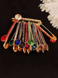 saree brooch