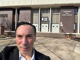 Hi I grew up in Highgate until I was 11. Then we moved to Hertfordshire. My  primary school is still there and the house I lived in looks the same. The  pharmacy