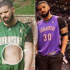 Of course drake got kevin durant and stephen curry tattoos on his arm there isn't a bandwagon that drake won't jump on, but his latest instragram post is something else Dime On Twitter Drake Covered Up The Kevin Durant Tattoo For The Nba Finals