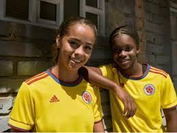 Falcao le entrega la cinta de capitán a james. Seleccion Colombia Oficial Nueva Camiseta Primera Equipacion Copa America Seleccion Colombia Futbolred