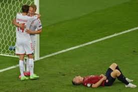 La mejora del estado del diez danés ha devuelto el ánimo a sus compañeros, que han regresado a la rutina y el doctor de la selección de dinamarca habló del momento en el que asistieron al jugador, christian eriksen, quien se desvaneció en pleno juego de la. Xiqw2yujbc76m