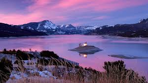 Air pur et nature intacte vous attendent. Saint Michel Chapel On Lake Serre Poncon At Dawn Hautes Alpes France Windows 10 Spotlight Images