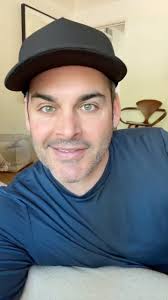 A comedy show in Spokane took a shocking turn when a man suddenly  collapsed. What happened next wasn’t about jokes—it was about strangers  stepping up with heart, urgency, and humanity. Watch how a ...